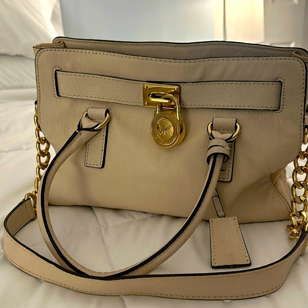 MK size M beige color